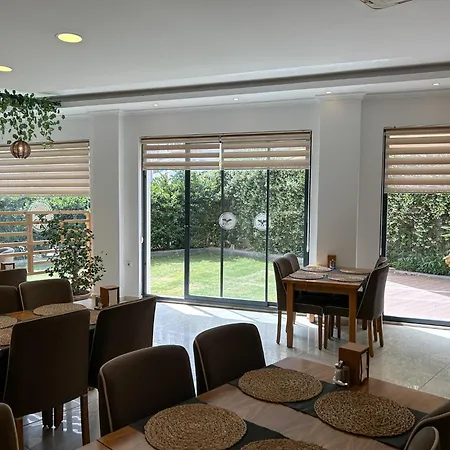 Life מלון Gulluk