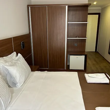 Life מלון Gulluk