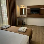Hotell Life 2*